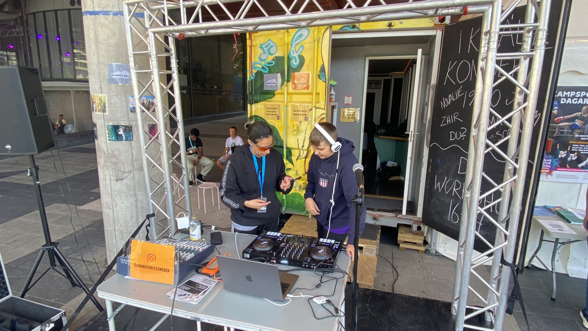 DJ WORK 1  Saleen Gomani och Delia Namroud 